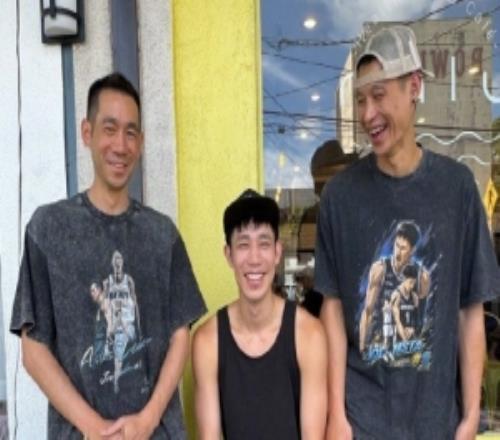 阳光与海滩!林书豪晒近照:和家人在夏威夷的度假时光