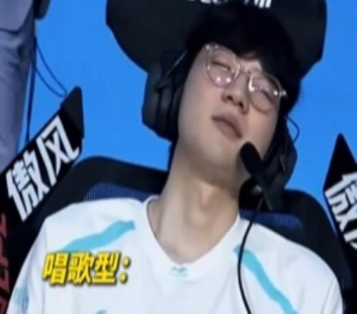 LPL赛事整活:当比赛暂停时,我有特别的暂停技巧