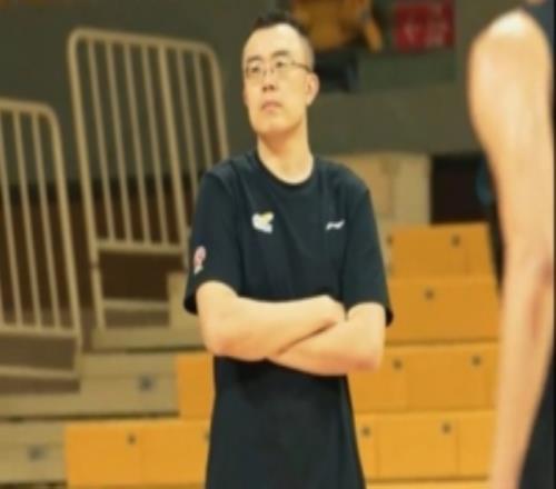 韩德君从球员转变为副总经理!角色改变守护辽篮的心从未改变!