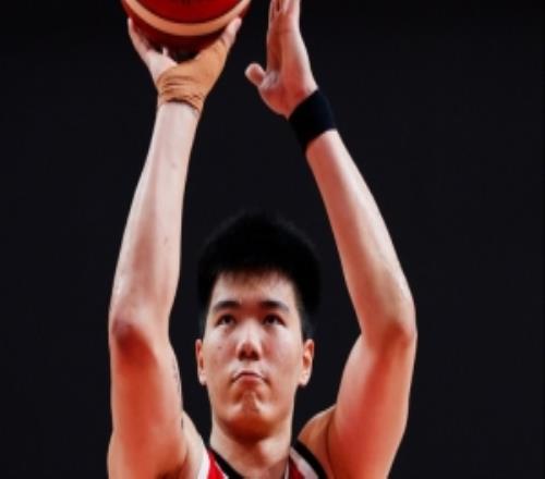 自信放光芒！焦泊乔半场替补4分37秒4中3贡献8分3板1助