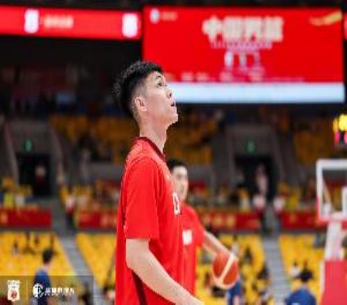 媒体人：中国男篮后卫挡拆不打就传内线都没空挡不想一下合理性