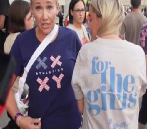 WNBA保安禁止女性运动员支持者观赛除非穿上支持跨性别者的衣服