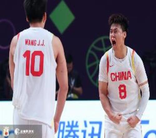 男篮去年怎么赢的新西兰媒体人：赵睿巨星发挥不依赖单一球员