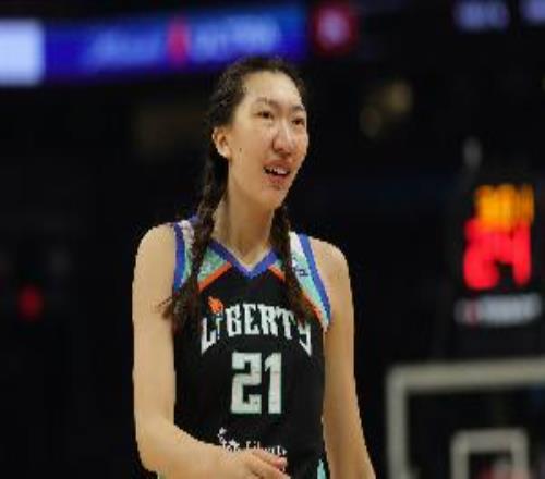 中國女籃啟程前往歐洲拉練韓旭&李月汝預計世界杯前“壓哨”報道