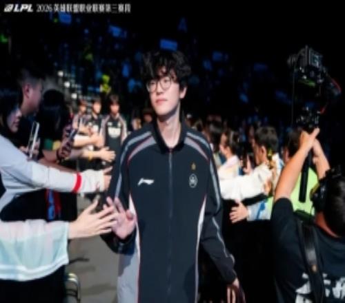 Jiejie：回来EDG没有太多阻碍感觉，作为队长要承担更多责任