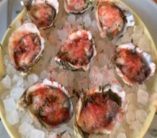 健康美味！詹姆斯曬今日所享用晚餐：生蠔冷盤香煎魚排