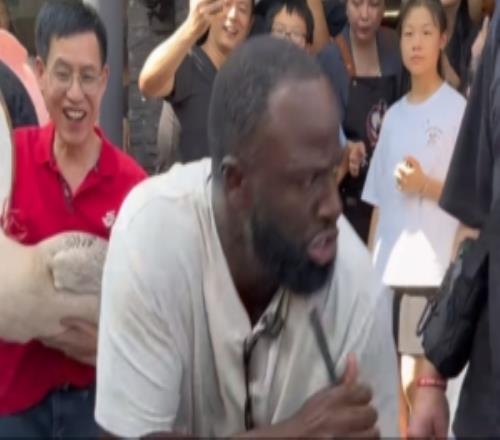 我的小心臟追夢(mèng)品嘗潮汕鹵水拼盤被身后大鵝嚇得彈射起飛