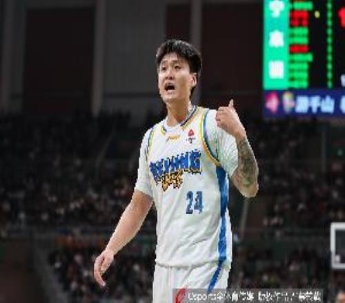 京媒：趙睿跟隨球隊前往雅安備戰(zhàn)熱身賽此前他在夏訓(xùn)中出現(xiàn)傷病