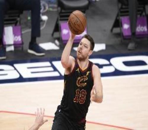 杰弗森盛赞德拉维多瓦:你是16年骑士最努力的球员