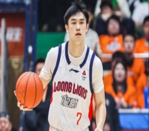 上賽季在廣州場均2.6分！媒體人：寧波男籃預(yù)計簽約后衛(wèi)邵煒昀