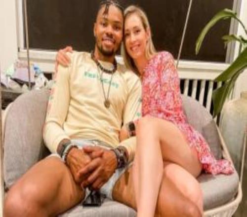 退役同年前妻提离婚分走150万!贝兹莫尔球员该考虑退役后再结婚