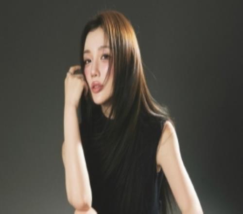 KPL主持人小鹿分享照片：爱自己是顶级浪漫七夕快乐
