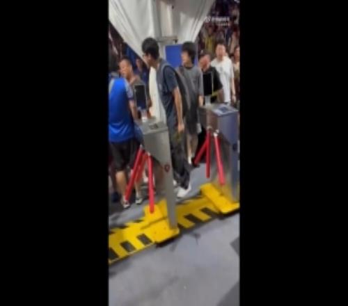 文汇网:德比更是“比德”,“戾气”也绝非上海球迷的代名词