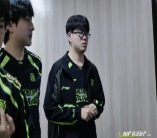 Care喊话EDGZdz:登峰日子不好过我来送你回到你该待的地方