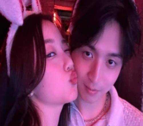 Kitty分享与男友HansSama合照:g2party