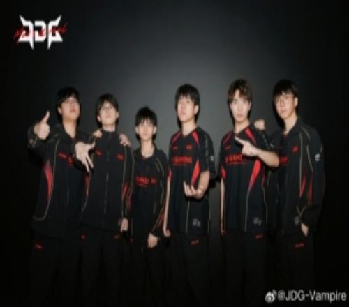 Vampire社媒发文:兄弟们打的都很好,季后赛我们继续加油