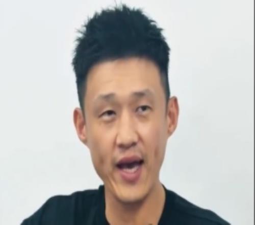 周鹏:成立公益基金希望偏远地方小朋友热爱篮球也能被大家看到