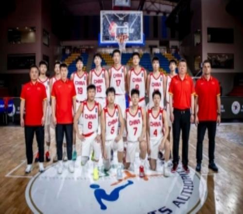 媒体人:打国际比赛碰到这种吹罚不能退赛抗议人家根本不吃这套