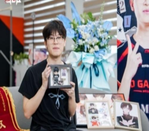 JDG分享Vampire生日返图:小灿,21岁生日快乐