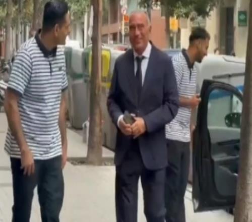 每体:巴萨副主席尤斯特与利瓦科维奇以及董事会共进午餐