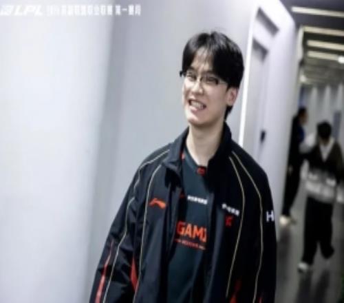 VampireJDG成长故事：从压力拉满到主动承担责任