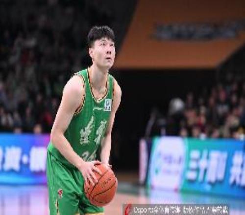 辽宁男篮新增注册鄢手骐双方签下一份为期3年C类合同