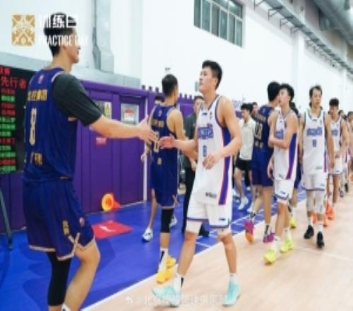 北控男篮与天津男篮进行对抗赛以赛代练磨合新阵容与化学反应