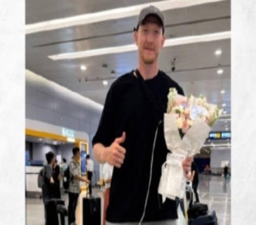 寧波男籃曬接機視頻：大外援羅蘭茨史密茨抵達寧波