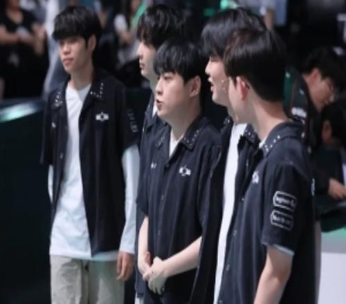 SMK：玩LoL来第一次见到上单卡莎，睡前会祷告思考明天要怎样赢