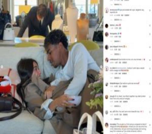 着迷！亚马尔将女友压在沙发上，社媒评论对方：多么绝美的女人