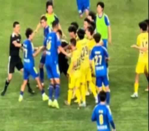 “苏超”南京队22战平泰州队，赛后双方球员爆发大面积冲突