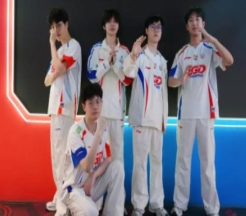 LGD时隔2203天重返联赛四强！上一次是2020夏有Peanut的LGD