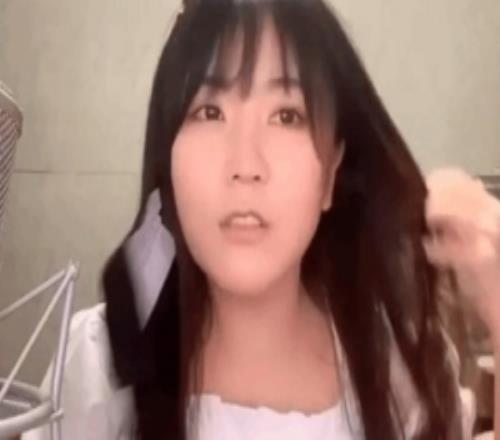 准备换平台!小团团新直播首秀马上来为旭旭宝宝送嘉年华造势