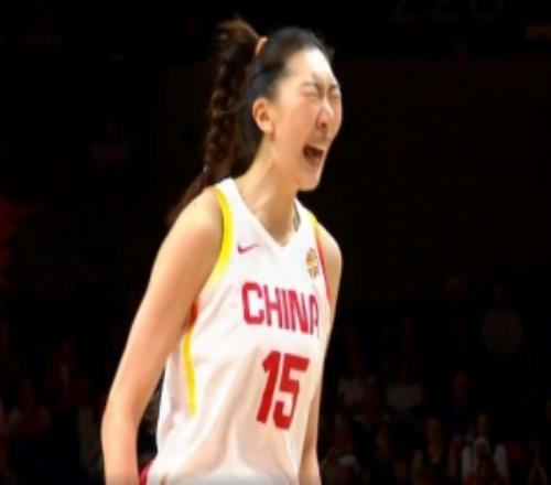 怒吼起来了！韩旭作掩护后外弹接球三分空心命中打停捷克！