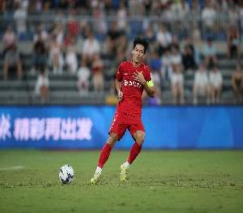 继续相信向余望上轮替补25分钟被换下本场首发出战担任队长