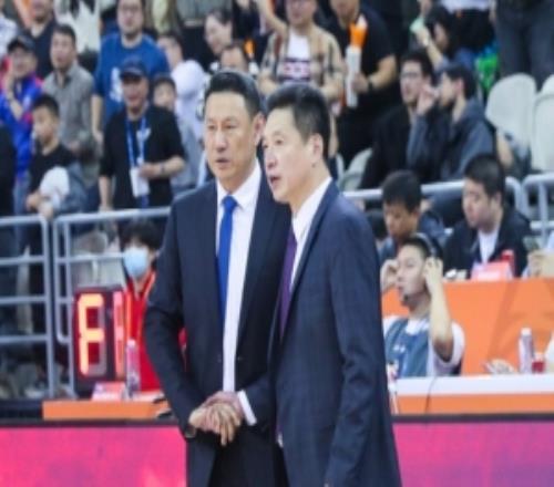 京媒：李楠着力提速追求跑轰打法&首钢夏联主要考察轮换球员