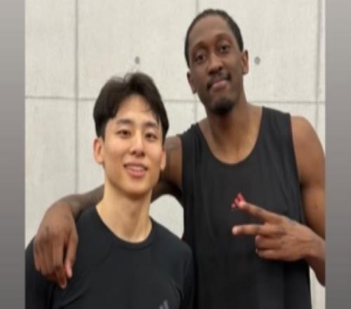 日本行圆满结束!杰伦威廉姆斯在社交媒体晒出与河村勇辉的合照