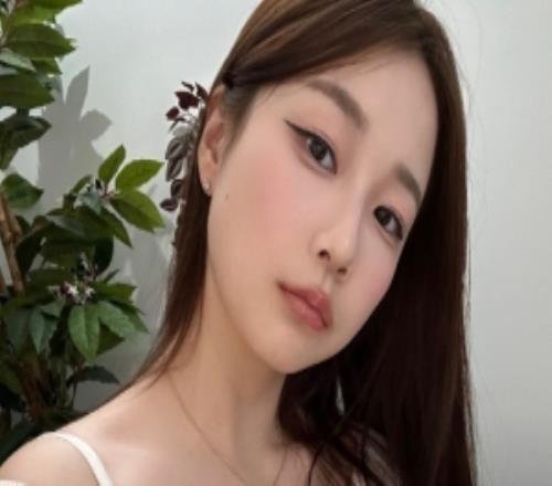 英文流解说Kitty晒日常照片：今天也要开心呀