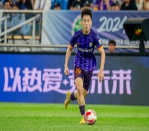 记者：刘俊贤外婆刚刚去世，他选择没回老家奔丧一直随队备战