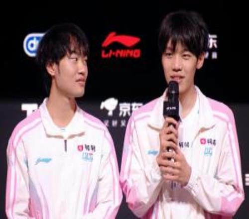 直接点名！Knight：第二把对面AD也没有拉扯好，给我们机会了