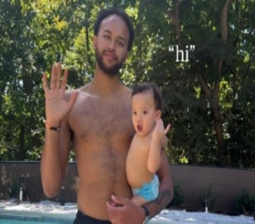 奶爸来啦！李凯尔社媒晒带娃照：我的小男孩