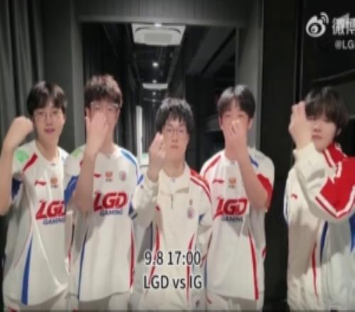 LGD分享對陣IG賽前預熱：幫我確認一下這個視頻有沒有卡！