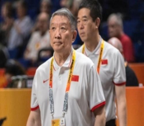 媒体人：强行吊球给张子宇拖累全队节奏中国女篮教练组及时改错