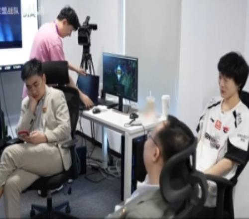 AL发布对阵BLG赛场记录：打BLG我们多大优势也不能着急