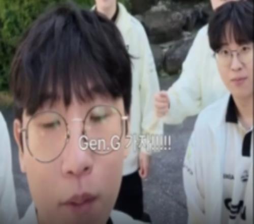 LCK决赛周赛前预热Faker：这次的奖杯就由我们T1拿下T1呐喊吧！
