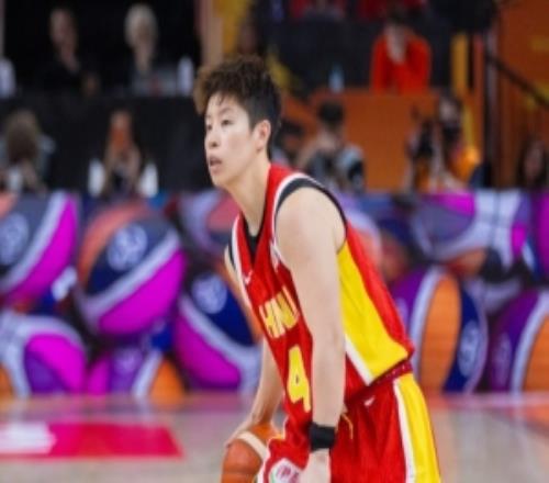 不在状态！李缘半场3投0中一分未得&拿2板有1失误三分2中0