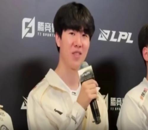 LPL赛场动人时刻：Crisp和TheShy老朋友的惺惺相惜！
