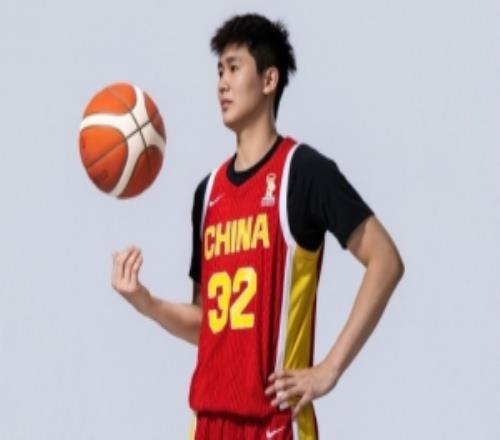 媒体人：这个夏天李悦洲的进步很明显三分&突破都比之前有提升