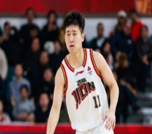 姜伟泽：特别欣赏特雷杨他眼神永远很坚定