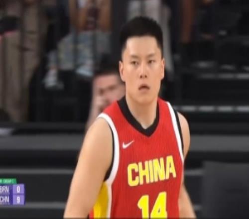 攻得很顺！李弘权弧顶三分再中中国男篮开局90领先